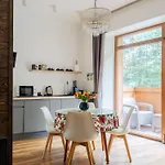 מלון דירות Jarosta Premium & 3*