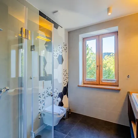 Jarosta Premium & Appart hôtel 3*